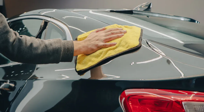 How To Use Plush Microfiber Cloth To Dry Car.png