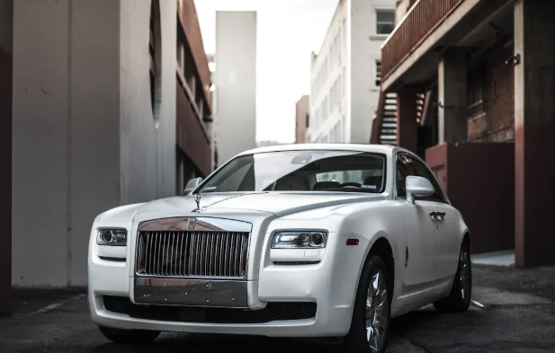 Pros and Cons of Different Types of White Automotive Paint.png